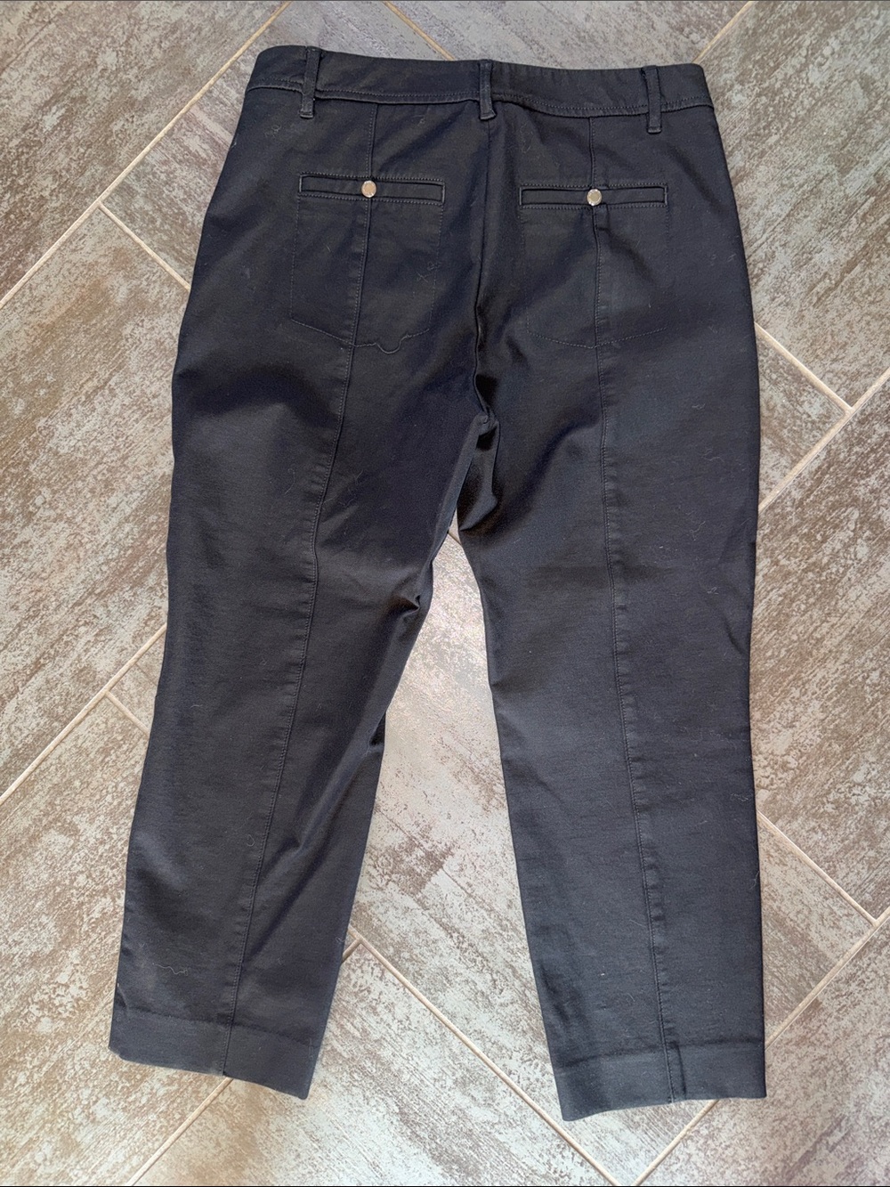 Women’s Black White House black market Cropped Utility Capris - Picture 3 of 4